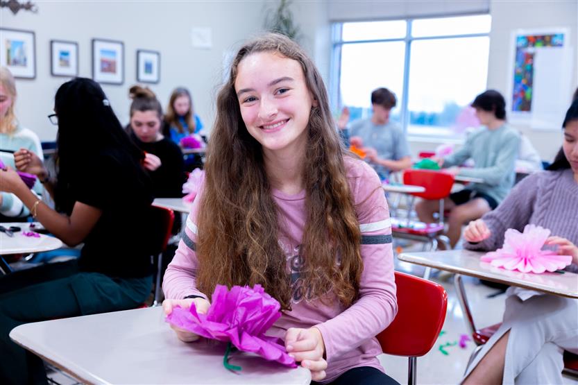 Students make a tapete